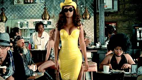 ipodmini:Lady Gaga ft. Beyoncé - Telephone (2010)