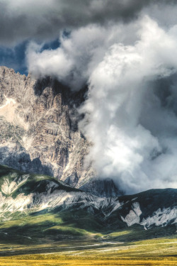 wnderlst:  Gran Sasso, Italy | Chaos Lab