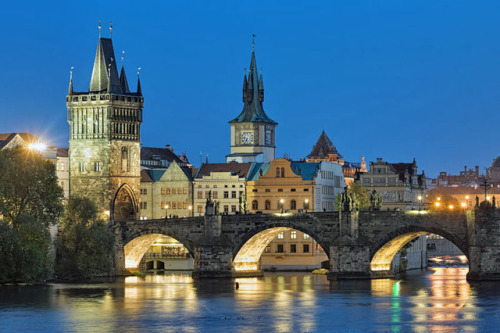 a-modern-major-general:Charles Bridge at sunset, dusk, and night (Prague, Czech Republic).