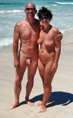 nudebeachshot:  Hot Nude Beach: http://hot-nude-beach.tumblr.com