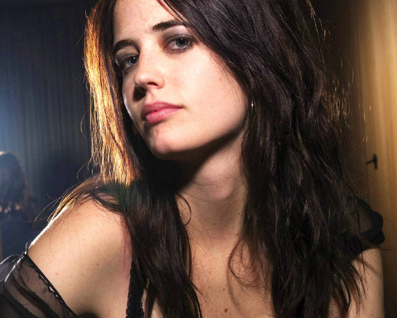 Eva green dark shadows