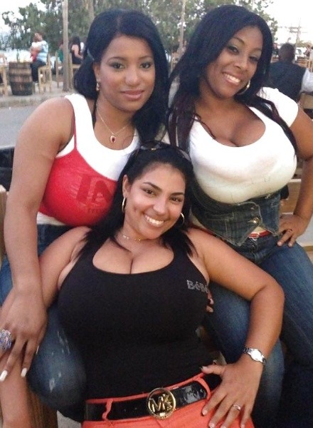 herrighthereomg:  Her right here!!!with the big titts… Follow me “herrighthereomg.tumblr.com