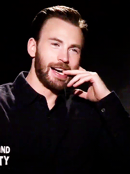 music-is-love-4ever:Chris Evans (*◡*♡)