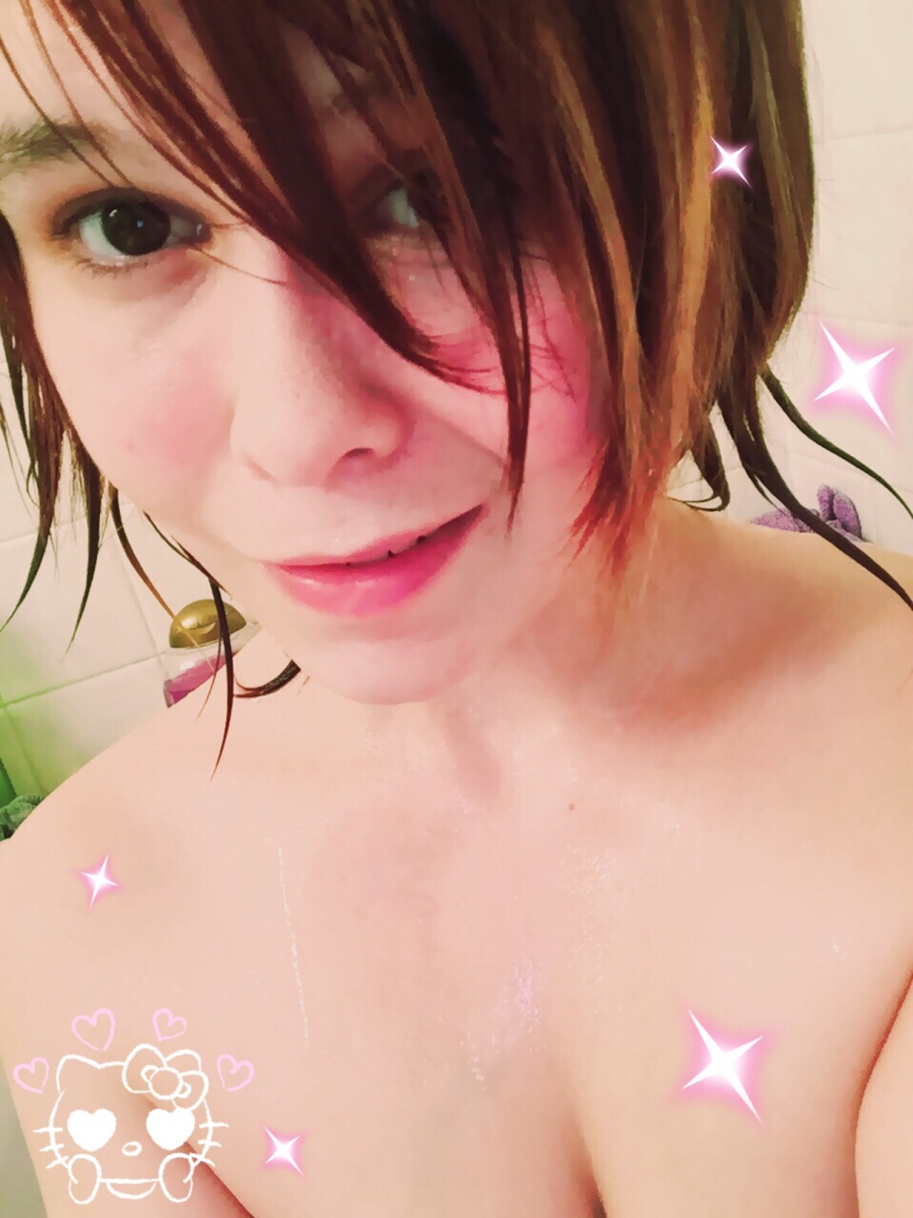 neko&ndash;queen:  Bath time means selfies right? (▰˘◡˘▰) ✨ 