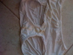 CHIVIS submitted:ONE WEEK MOTHER IN LAW DIRTY PANTYS OOOOHHH!!! SMELL SO GOOD