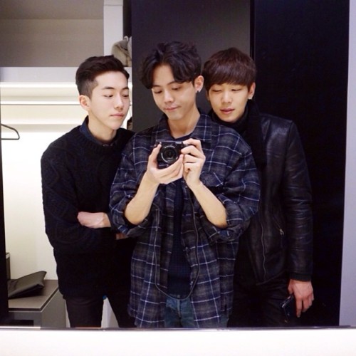 emptyglasshouse:  Do you see this love triangle?