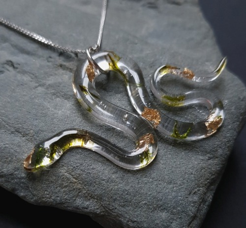 sosuperawesome:Resin Snake JewelrySilver and Moss on Etsy