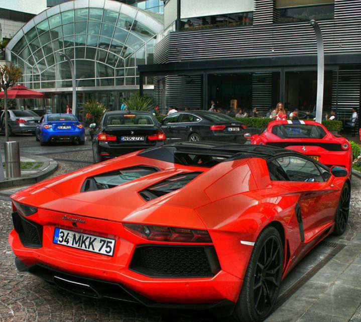 luxurysupercars:  Aventador!