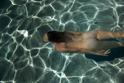 want2bnude:Swimming naked is the best! It