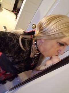 tiffanyisaslut6969:  tiffanyminxexposed:  what does a good sissy do before going