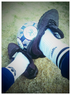 thesocksdarkaddict44:  📷⚽👟🧦👣🌡️🔥👅 PrEfEr To PlAy FoOtBaLl Or PlAy WiTh ThOsE sWeAtY hOt FeEt⁉️