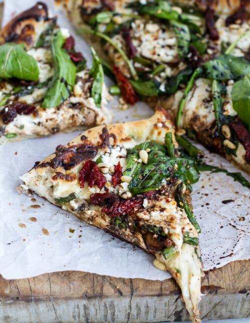 daily-deliciousness: Spring time mushroom, asparagus and burrata cheese pizza with balsamic drizzle