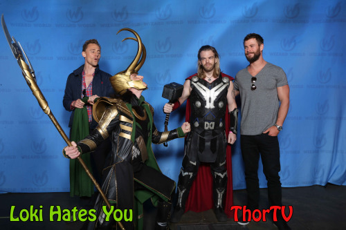 @thortv and @loki-hates-you meet Chris Hemsworth and Tom Hiddleston at Wizard World Comic Con in Phi