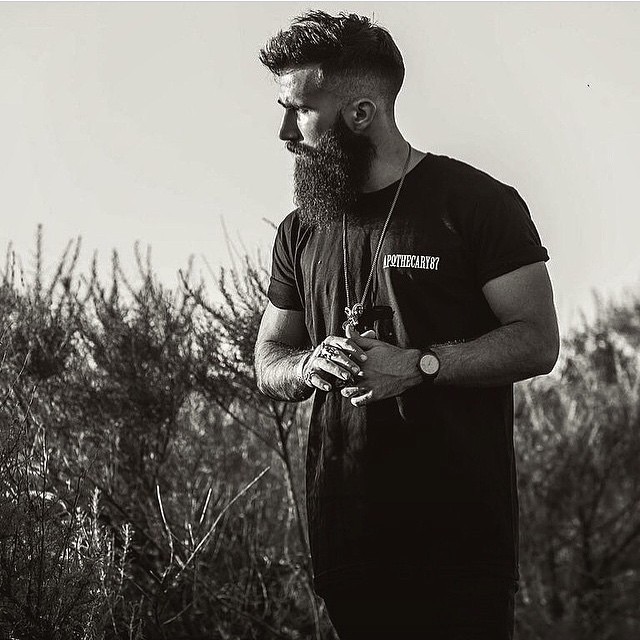 apothecary87:  This MAN is @deadskull. He’s in #TheManClub. He’s also just started