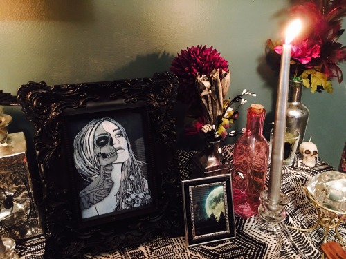 witch-sparkle: My altar, finally.