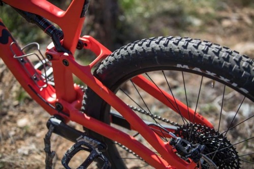 aces5050:(via First Ride Review: Salsa Cycles’ 2019 Rustler slays up or down - Bikerumor)