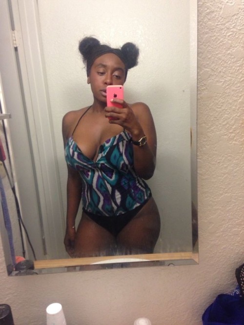 penutbutterqueen:  tatianamacintosh:  Selfies from 2K14 💦❤️ tagged by intelligere  👀👀👀👀