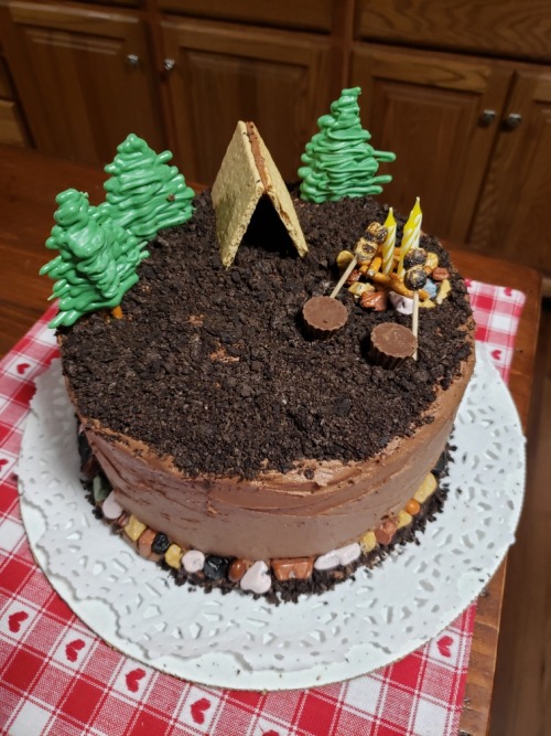 Blue&Amp;Ndash;Folder:  This Cake My Mom Made For Her Fiance Who Likes Camping