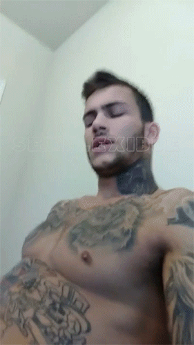 dirtystraightguys:  jamesnude99:  Michael Hoffman  Finally somebody got that Dick.