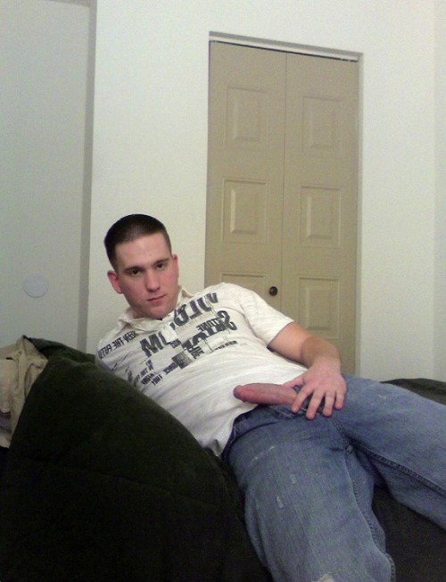 myleftsideofthebrain:  myleftsideofthebrain: Second pic of this beautiful, sexy guy!!!