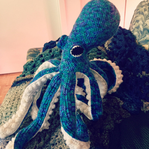 The lady is complete!! Swipe to see her friend. #crochetaddict #octopus #crochet #crochetlove #seacr