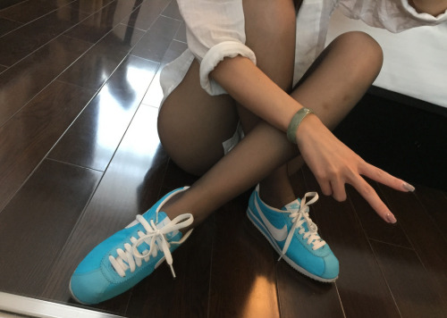 Pantyhose with sneakers