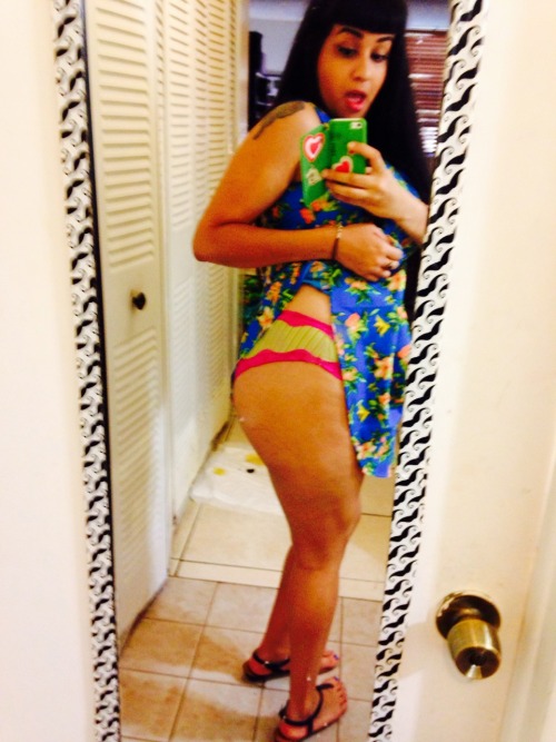killerkurves:  bigeyedbabygirl666:  New dress ^.^ 