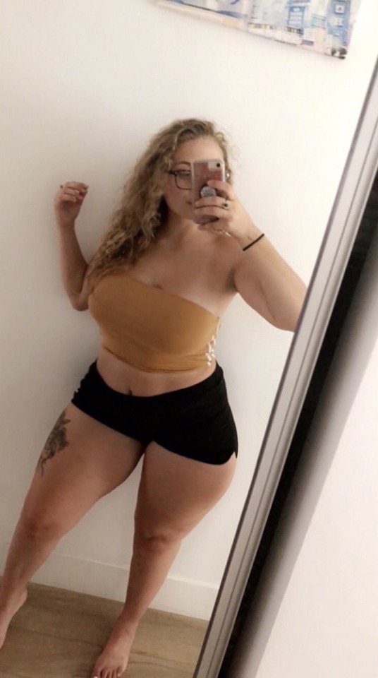 cece933-deactivated20210523:2 years of eating everything in sight does a woman’s body well. 180 - 320