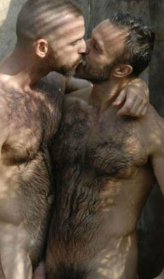 otternaturist:Hairy faces and slim bodies:http://otternaturist.tumblr.com