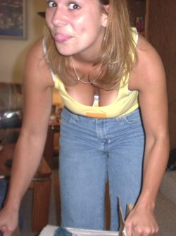 cleavage-n-downblouse.tumblr.com post 58030630395