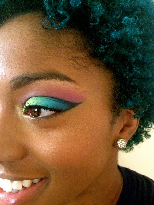 colorfulcuties:amazinglyaonna:When boredom strikes, cut the crease!Another look I created using the 