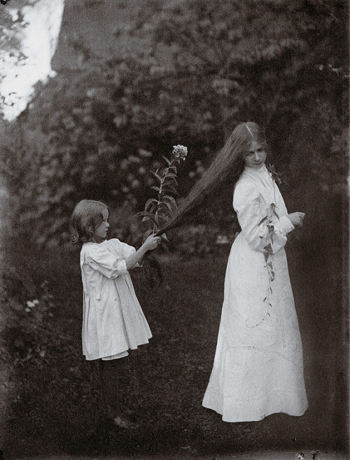 poboh: Louise Rogers pulling Mable Brown’s hair, 1896-1899, Frances S. and Mary E. Allen.