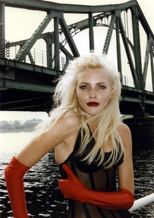 supermodelgif:  Nadja Auermann photographed by Helmut Newton, Berlin 1994     