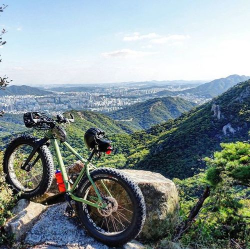 egrk: #mountain#bycle#specialized#specializedfatboy#uphill##fatbike#riding#삼성산#삼막사#철탑#라이딩#자전거#팻바이크#스