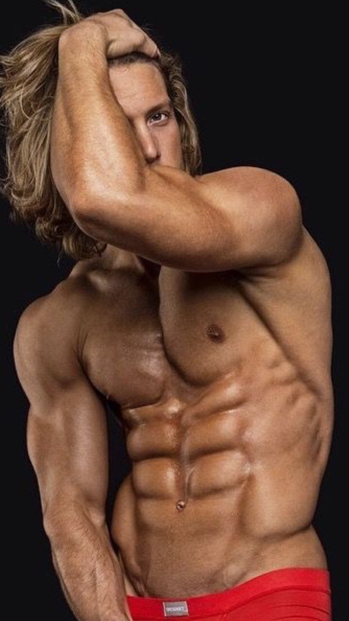 hung-muscular-hunks:  With over 145,000 NSFW images of the sexiest &amp; hunky