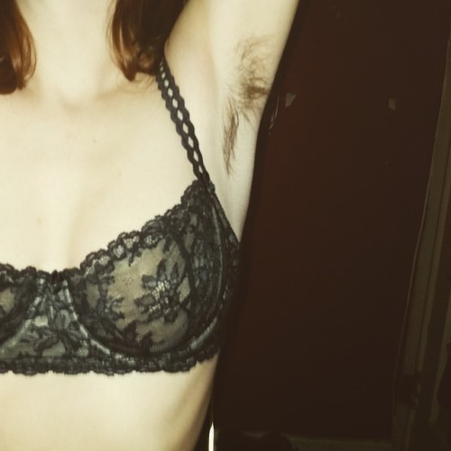 shamanist:  Don’t let anybody shame your fuzz! #bodypositive 