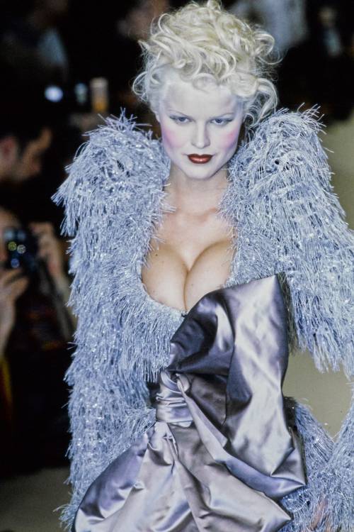  VIVIENNE WESTWOOD Fall/Winter RTW 1995if you want to support this blog consider donating to: ko-fi.