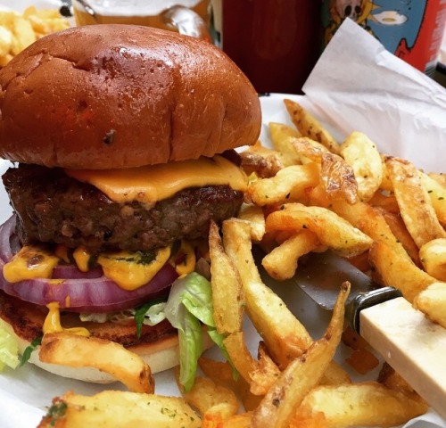 CRAVEFOODIE.COM