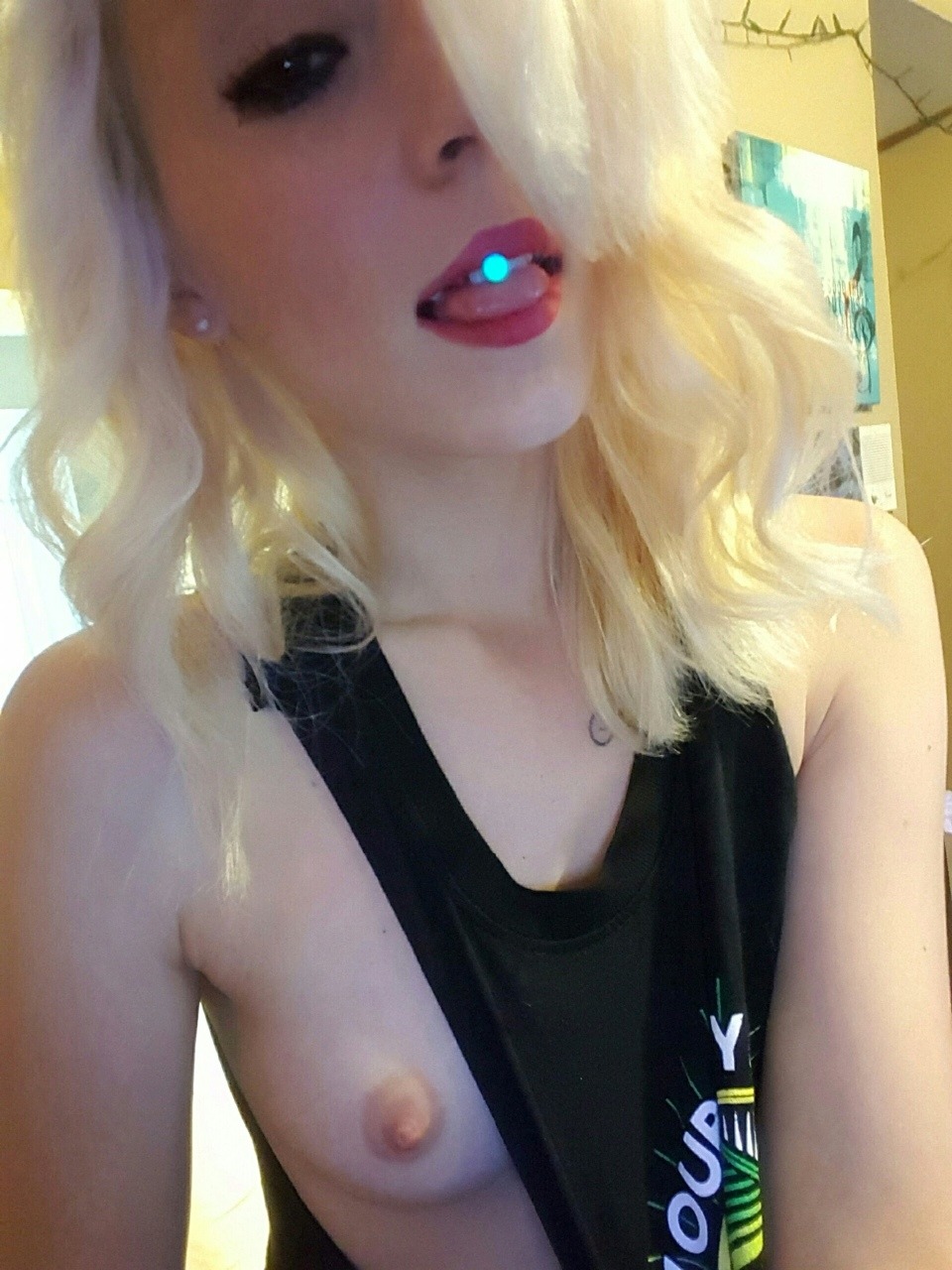 rolledtightmarie:  ~ROLLEDTIGHTMARIE~DO NOT TAKE OF SOURCE 