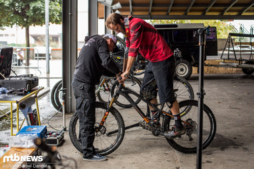 chirosangaku: Statische Belastung des Fahrwerks zur Sagbestimmung - Fotoalbum auf MTB-News.de