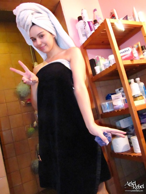 rebelsoles:  Fresh out of the shower. adult photos