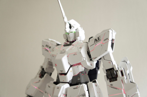 scandalousmess: PG Unicorn Gundam (Part 2 - Unicorn Mode) Here are 10 selected photos which cu