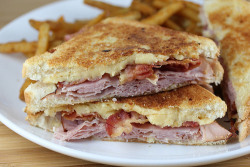do-not-touch-my-food:  Ham, Bacon and Gouda Grilled Cheese