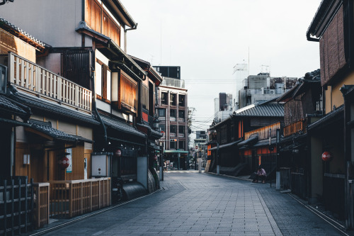 takashiyasui:2015/08/23 Gion street at morning