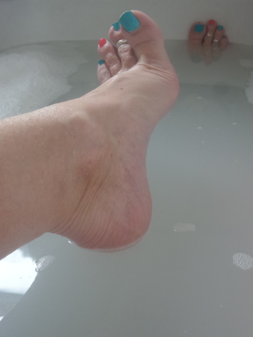 some more pics of my toasies in the bath… are they just a bit wrinkled lol… colour com