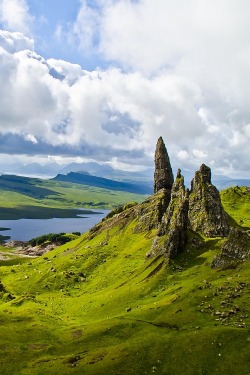 ponderation:  Old man of Storr by UnaiCarrera