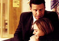 wellsbones:purplelephantsarewrong:b&b kisses not on the lips | happy birthday meena!#Bones 