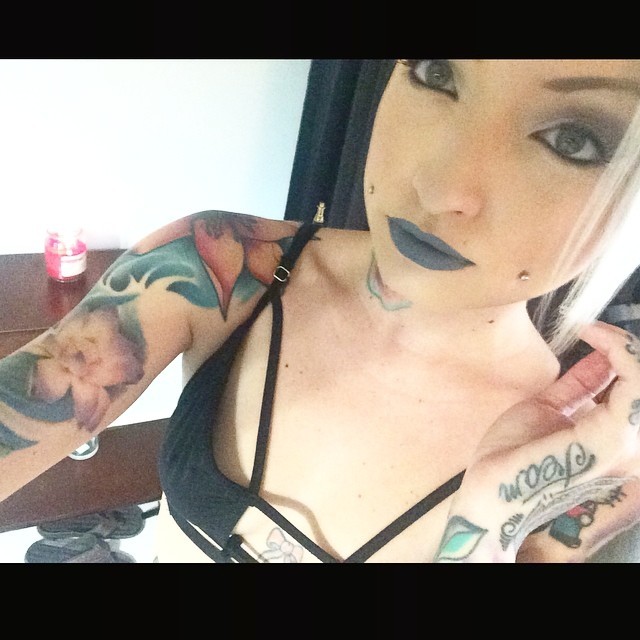 vanyvicious:  #Bts #selfie from today’s #shoot with @5thacephotography … My lipstick