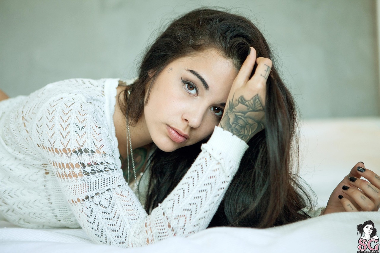 allsuicidegirls:  Illusion [part 1/5]  Shes beautiful