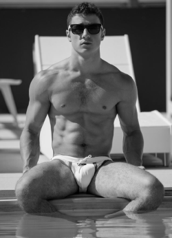 hotbloodedmen:  Hot enough for your screen?    Follow HotBloodedMen for more! http://hotbloodedmen.tumblr.com/  DM me!